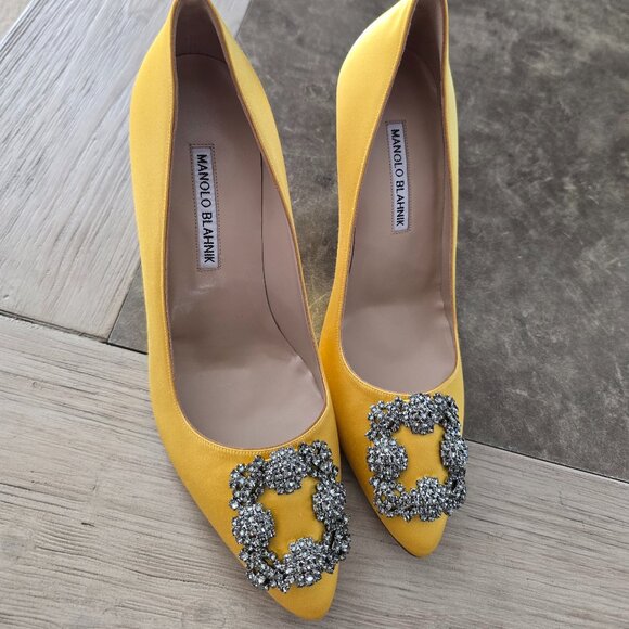 Manolo Blahnik 90mm Hangisi Pumps in yellow - Picture 14 of 16